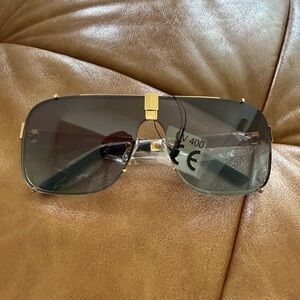 Chic Gold Square Sunglasses